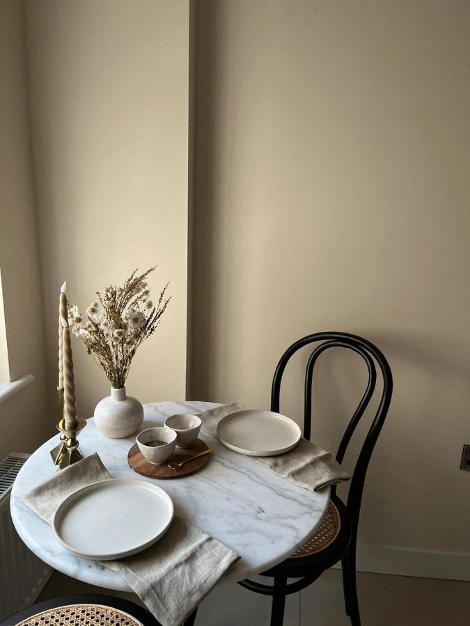 Elegant Apartment On Historic Cobbled High St Shrewsbury Town Centre Экстерьер фото